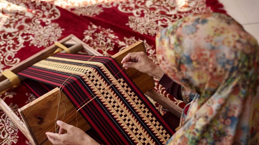 25/26 12B SENI BUDAYA LAMPUNG